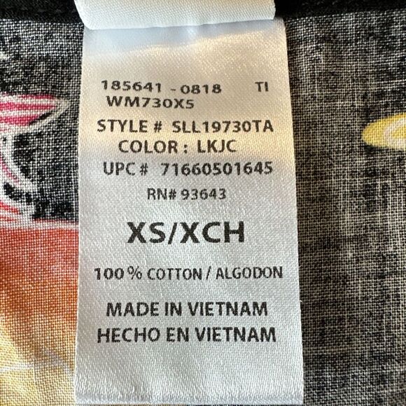 Disney Lion King Scrub Top Women size XS Black Hakuna‎ Matata Short Sleeve K15 - Picture 7 of 8